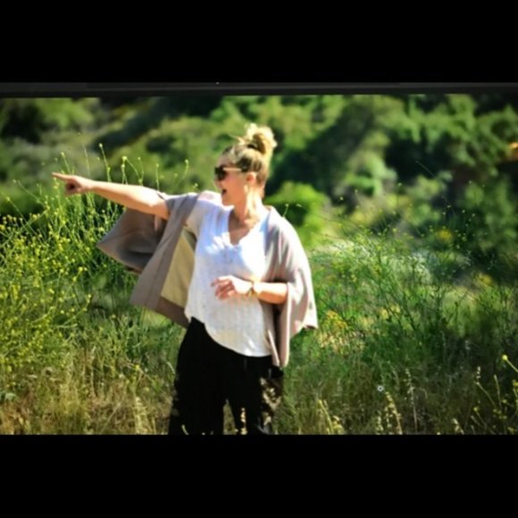 Meet your Posher, Elee - Picture 1 of 6